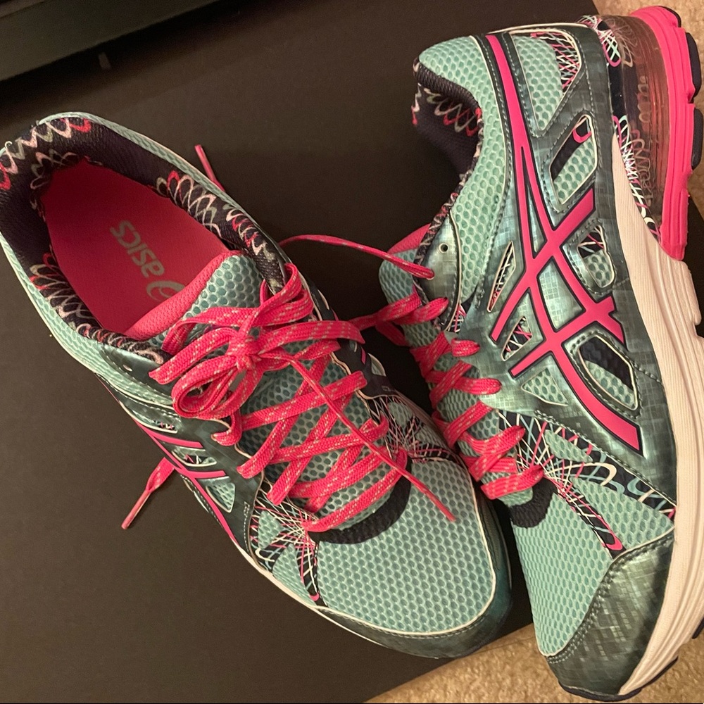 ASICS - Picture 2 of 2